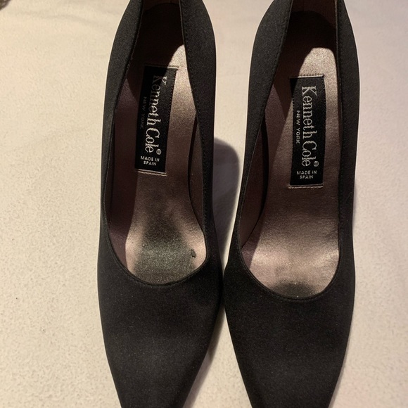 KENNETH COLE black satin heels - Picture 3 of 4